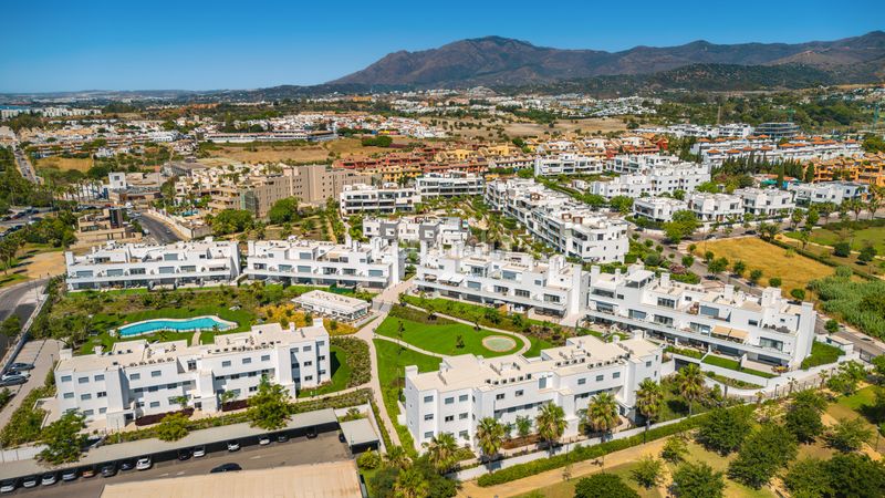 Foto c43a73a0-7670-429c-af5c-fe129d60b2d7. Apartament amb aparcament piscina a Bel - Air Estepona