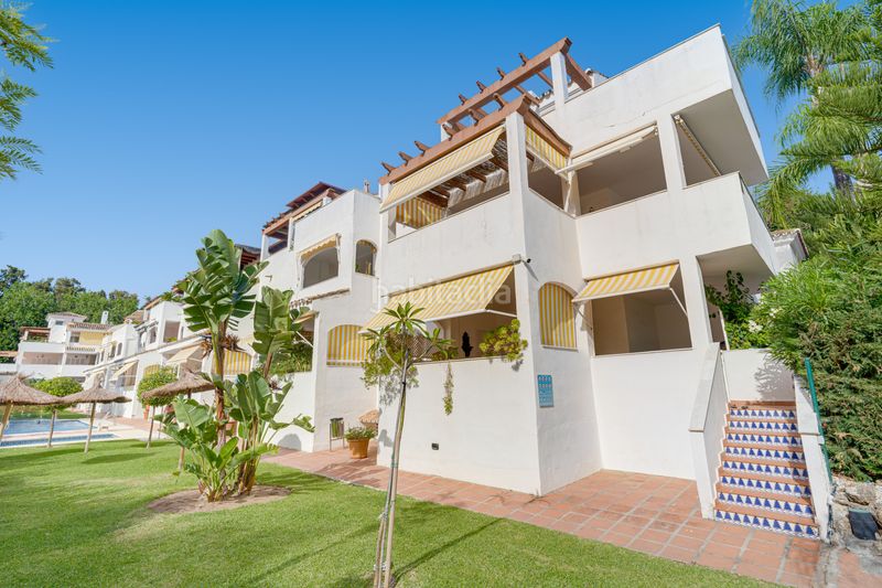 Foto 16f1aff0-9212-4f74-94e3-fc6a811c4fe4. Planta baixa amb aparcament piscina a Elviria Marbella