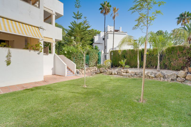 Foto 38e90986-0084-4a4a-b1cc-f4b5c4c96d87. Planta baixa amb aparcament piscina a Elviria Marbella