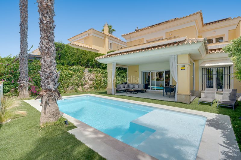 Foto 081f435d-7a70-46c9-b959-994d7afc0906. Casa amb aparcament piscina a Elviria Marbella