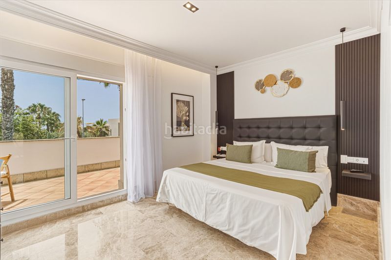 Foto 2579b5dc-db73-4a57-8909-d372c2f20db4. Casa amb aparcament piscina a Elviria Marbella