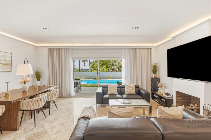 Foto feb71af2-7e50-44c0-b42f-b07e9e4b96dd. Casa amb aparcament piscina a Elviria Marbella