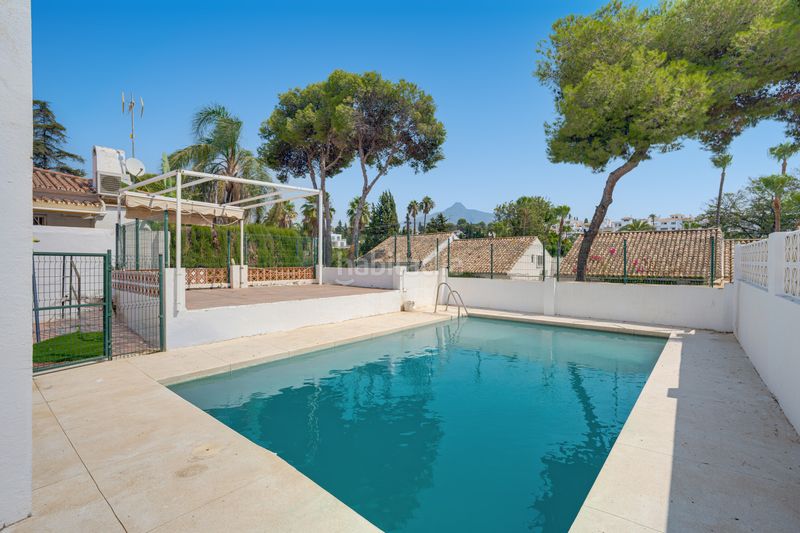 Foto ad11a9d0-d63e-4868-8c1b-1377093fc9e5. Casa amb aparcament piscina a Nueva Andalucía centro Marbella