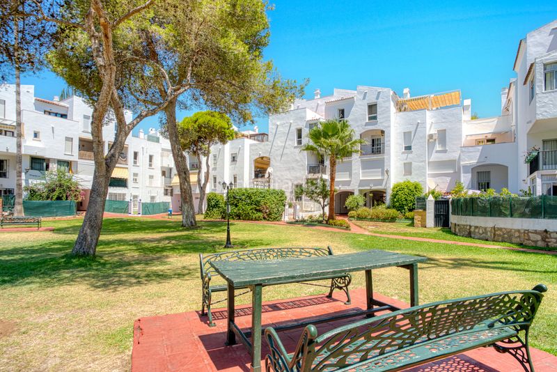 Foto 6568bb65-7beb-48a3-a33b-cad8293d1be1. Àtic amb piscina a Elviria Marbella