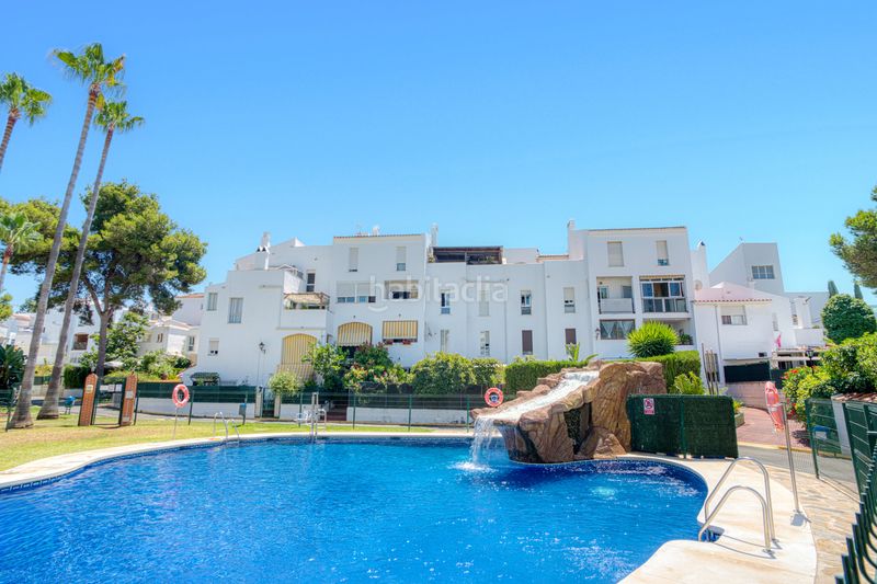 Foto cfac1bfa-a977-45ae-bcc7-815203b2481f. Àtic amb piscina a Elviria Marbella