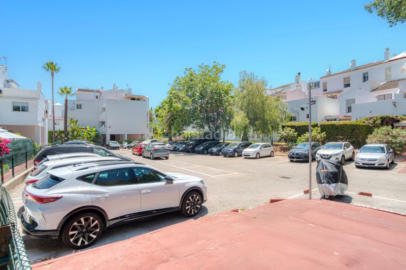 Foto e5ea8495-b4d1-4379-83c8-5e2a8ef81c4d. Àtic amb piscina a Elviria Marbella