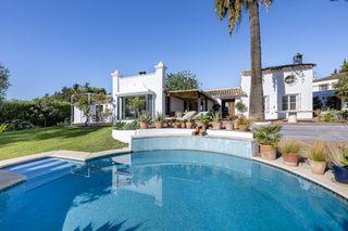 Haus in Guadalmina Alta. Hermosa villa de campo de tres dormitorios, situada en guadalmin