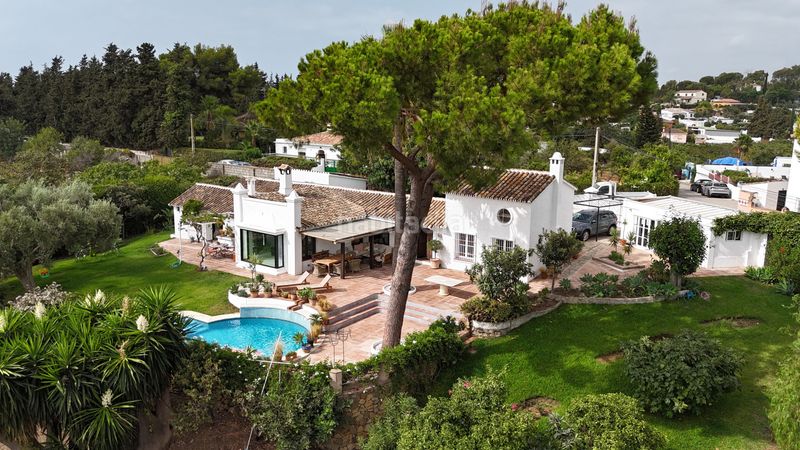 Foto 936c5e65-1b8e-41b8-a0ab-41e6df478dda. Casa amb aparcament piscina a Guadalmina Alta Marbella