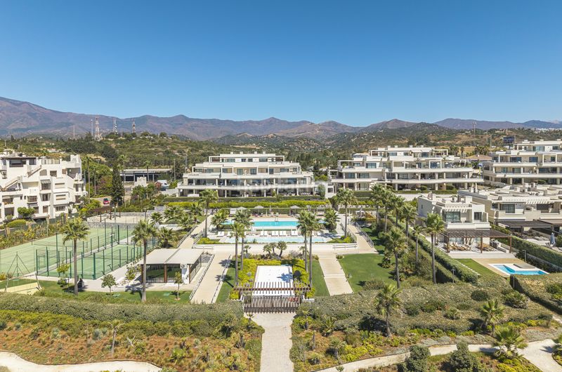 Foto 221635e3-d412-4136-afbb-5f450cba2510. Apartament amb aparcament piscina a El Velerín Estepona