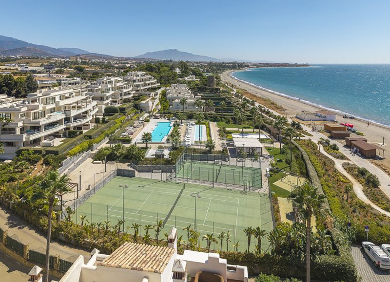 Foto 5ecea5cf-9e9f-4916-9b70-b787debdb213. Apartament amb aparcament piscina a El Velerín Estepona