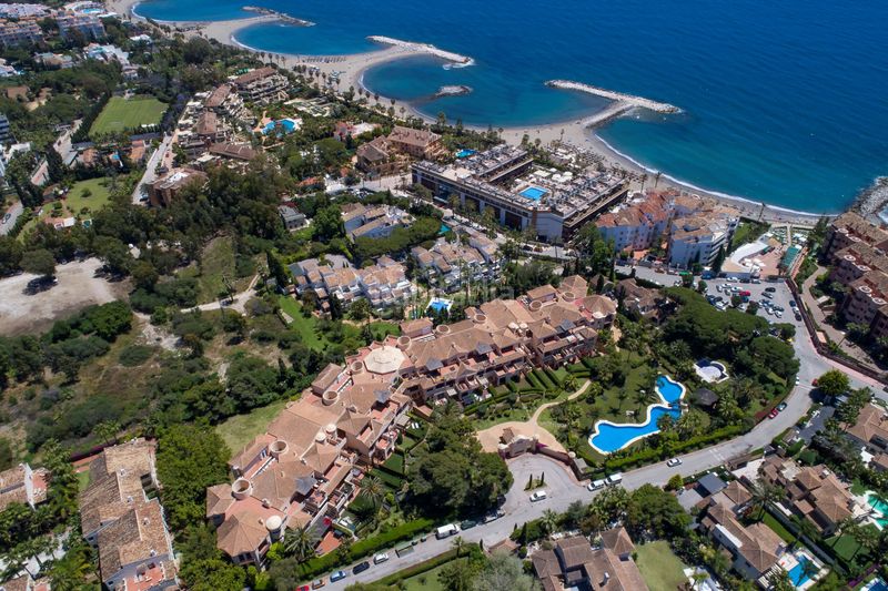 Foto 64fa9a1c-60a1-490b-9f88-3ad036200d91. Planta baixa amb aparcament piscina a Puerto Banús Marbella