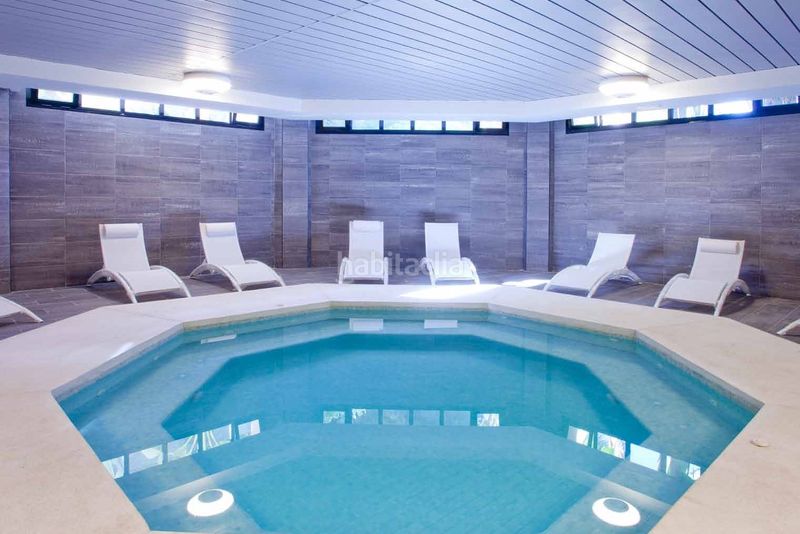 Foto dbe3ce29-6aa1-4dd6-ba43-5852d774c464. Planta baixa amb aparcament piscina a Puerto Banús Marbella
