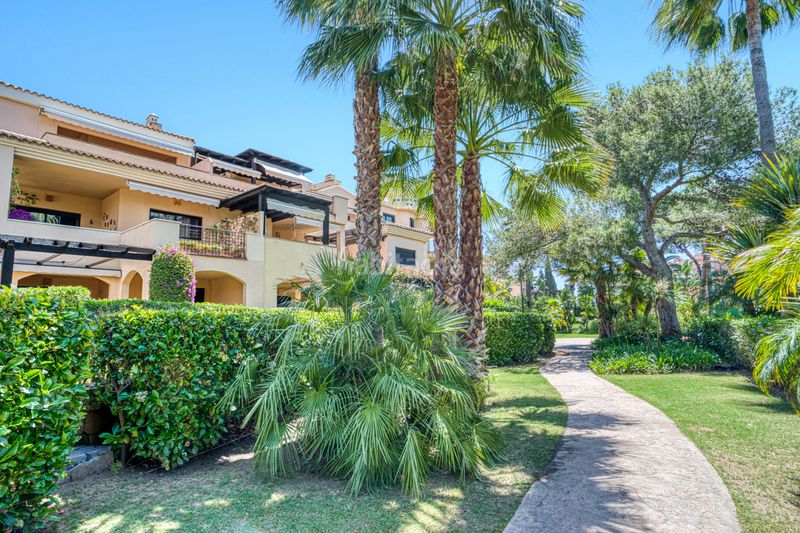 Foto e47fc0f2-2667-41b0-a1ef-9c0667cfeba6. Planta baixa amb aparcament piscina a Puerto Banús Marbella