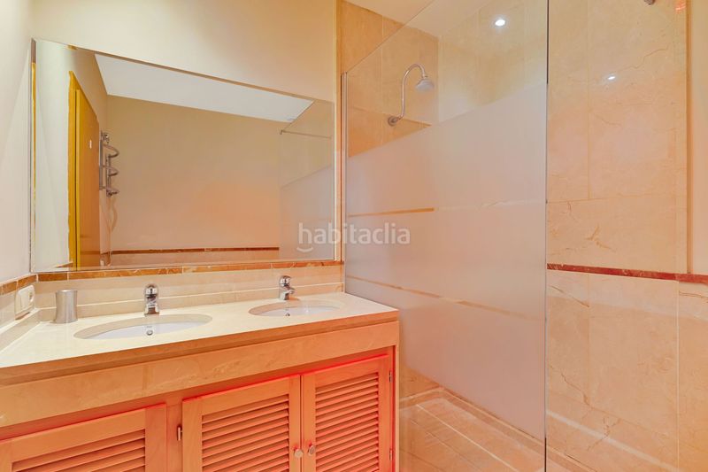 Foto ea29cba7-c8da-41ea-8fa4-705905633eec. Planta baixa amb aparcament piscina a Puerto Banús Marbella