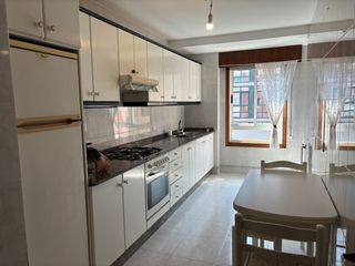 Rent Flat in Rúa souto 2. Piso amplio con garaje y trastero