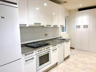 Appartement à Rúa riego de agua 38. Piso en zona histórica, céntrica y marítima