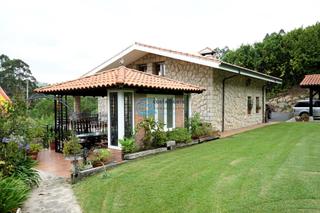 Casa a Reocín. Exclusiva casa de piedra con finca de 13.000 m2, en golbardo, ca