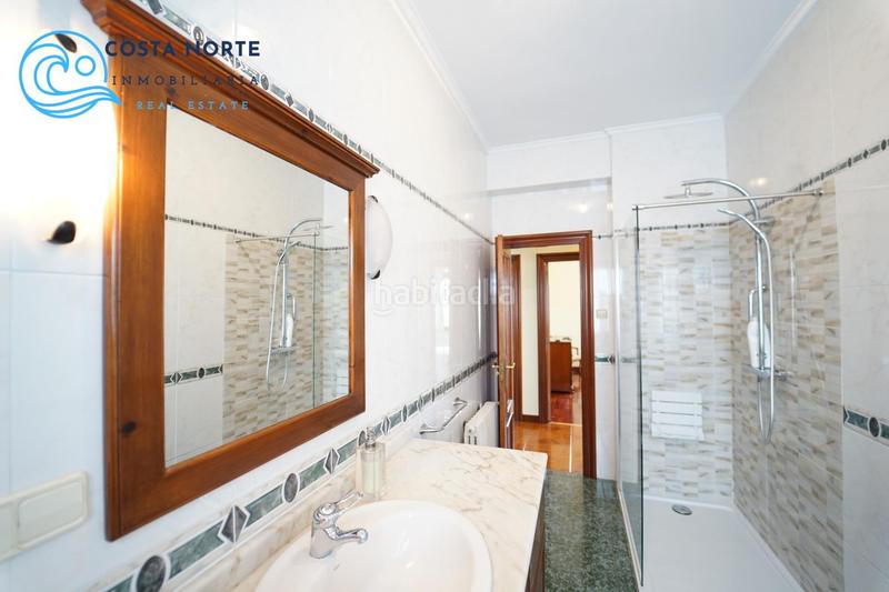 Foto 793c7082-c462-446f-b46f-05c289fe0e00. Fabrikhalle in barrio helguera 91 in Reocín