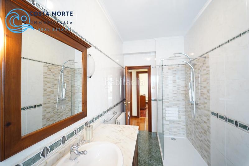 Foto 7d90f3ff-ad3b-4704-9d02-dea4217a378e. Fabrikhalle in barrio helguera 91 in Reocín