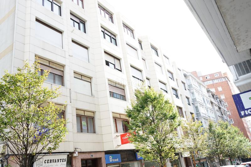 Foto afb16214-11b2-4885-901c-731b236829d2. Büro in calle de cervantes 10 in Centro - Ayuntamiento Santander