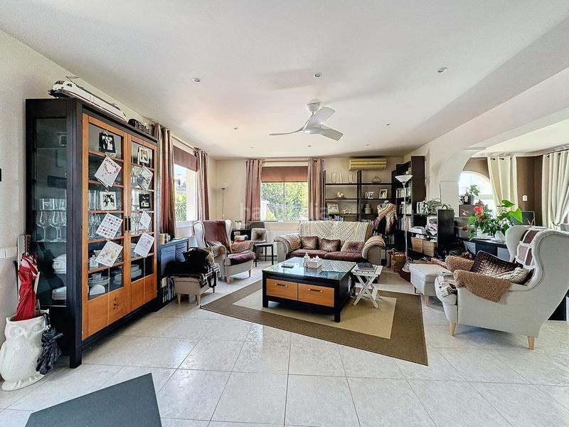 Foto 1c98f18b-cc26-4e38-b736-27de8ec4ded4. Chalet mit parking pool in Nueva Andalucía centro Marbella