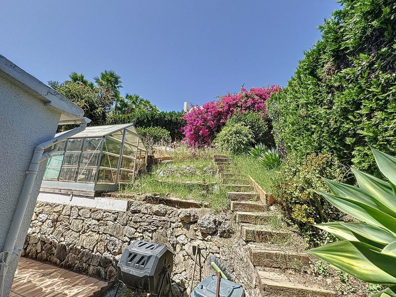 Foto a4e202cf-b0ee-42ad-8622-e6613ff1efe1. Chalet mit parking pool in Nueva Andalucía centro Marbella