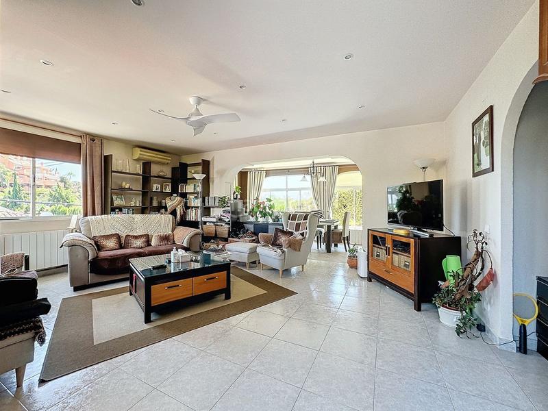 Foto c2b276e8-c00a-41d2-95d8-7ab8290f48ef. Chalet en Nueva Andalucía centro Marbella