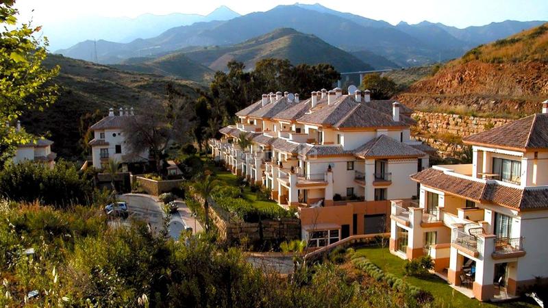 Foto 6de8e32b-1cf1-4c96-80b1-df124ec4049a. Ground floor with parking pool in Río Real Marbella