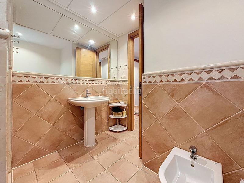 Foto c82b07bf-427a-4a8d-992d-fe93812617fb. Ground floor with parking pool in Río Real Marbella