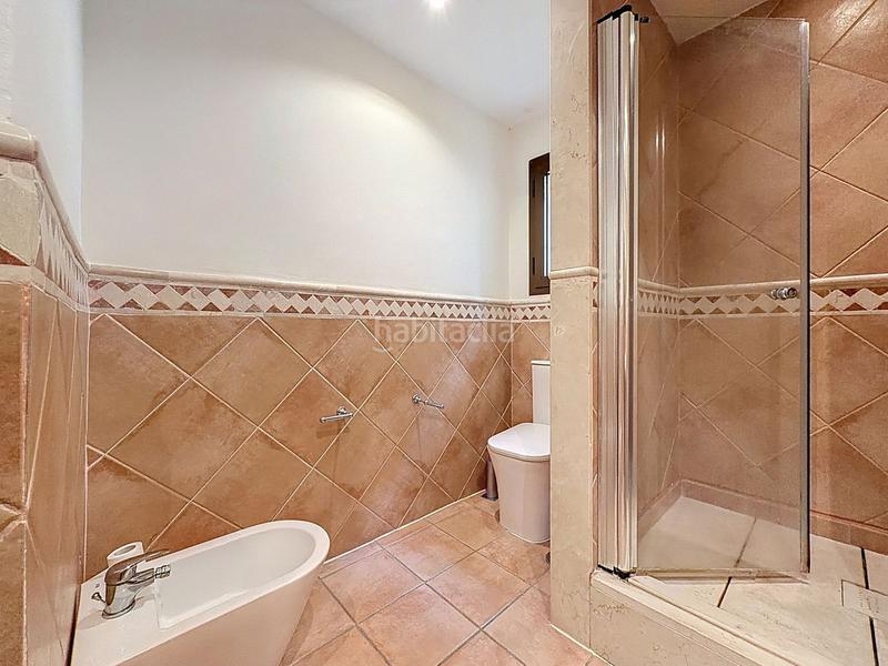 Foto a1ce4e1b-9554-4d45-ad59-b153cf76b6e8. Planta baixa amb aparcament piscina a Río Real Marbella