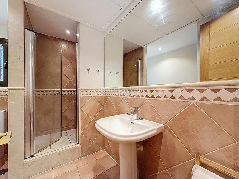 Foto ac5a0521-df6b-4854-bbc1-568ec3610faa. Planta baixa amb aparcament piscina a Río Real Marbella