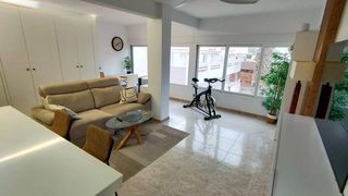 Piso en El Hornillo. Tu refugio moderno con alma y mar te espera cerca del paseo en a