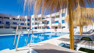 tic a San Juan de los Terreros. Bonito tico en esquina con gran terraza, solarium y vistas a la