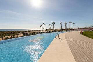 Attique à San Juan de los Terreros. Ático exclusivo a pasos del mar con terraza, solárium y garaje p