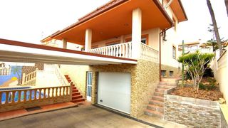 Xalet a San Juan de los Terreros. Villa independiente con piscina privada en excelente zona de san