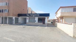 Local Comercial a Cuevas del Almanzora Pueblo. Amplio local comercial con infinitas posibilidades en una ubicac