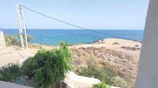 Apartament a San Juan de los Terreros. Apartamento en primera l�nea de mar con 3 dormitorios y espectac