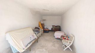 Aparcament cotxe a San Juan de los Terreros. Garaje cerrado de aprox. 30 m2 en venta en la zona calypso  san