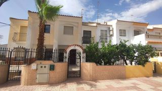 Casa a Las Majadas-Las Molinetas-Labradorcico. Dúplex de 5 dormitorios listo para entrar a vivir con patio y do