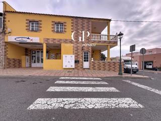 Casa  N/a. Casa con vivienda principal, apartamento independiente y cafeter