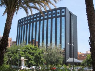 Location Bureau à Aragón 30. Disfrute de acceso a oficinas privadas profesionales con todo in
