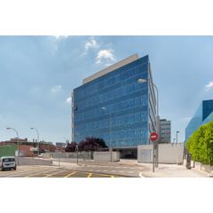 Alquiler Oficina en Avenida fuente de la mora 9. Disfrute de oficinas privadas profesionales en alquiler con todo