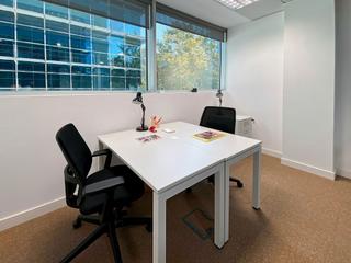 Rent Office space in Carrer de pallars 193. Oficina privada en alquiler para 2 personas en barcelona, spaces