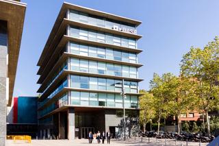 Location Bureau à Carrer de can ràbia 3-5. Disfrute de acceso con todo incluido a espacios de coworking en