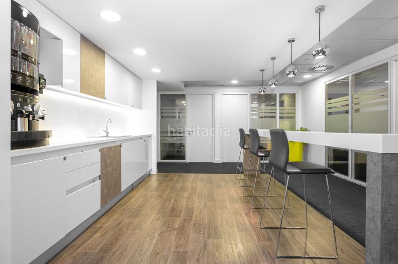 Foto b245fe1d-9f87-4bf0-afd7-3a50f0f5c1bf. Lloguer oficina a paseo de la castellana 141 a Castillejos-Cuzco Madrid