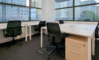 Lloguer Oficina a Calle de martínez villergas 49. Disfrute de acceso a oficinas privadas profesionales con todo in