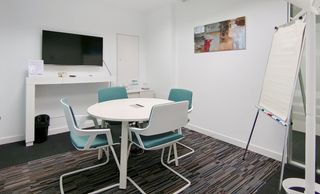 Lloguer Oficina a Calle de martínez villergas 49. Disfrute de acceso a oficinas privadas profesionales en alquiler