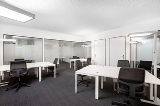 Miete Büro in Passatge de mas de roda 6. Reserva una oficina de espacio abierto para empresas de todos lo
