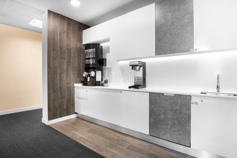 Foto 5b91cff7-b607-4d2d-9b7c-7701637be205. Rent office space in calle de martínez villergas 49 in Madrid