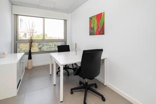 Location Bureau à Carrer gremi de sabaters 19. Disfrute de acceso a oficinas privadas profesionales con todo in